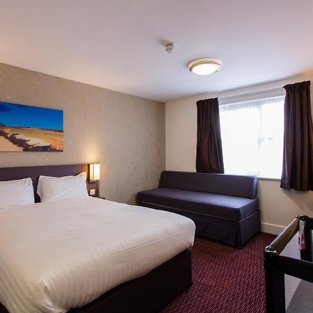 Sessile Oak, Llanelli By Marston'S Inns Экстерьер фото